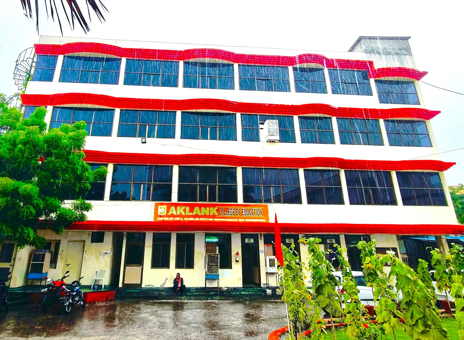 Aklank College